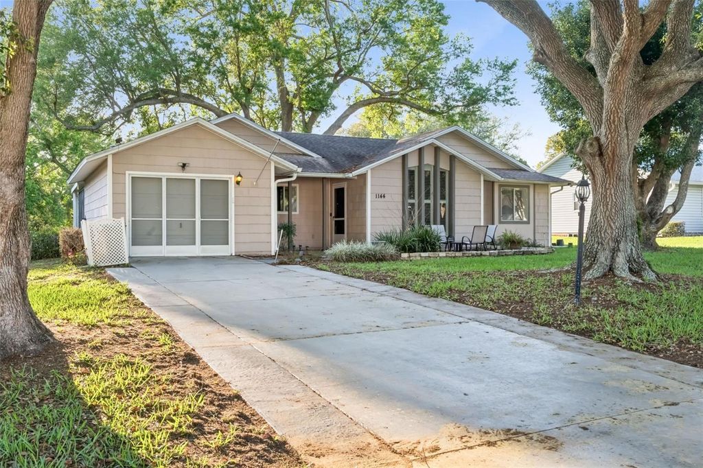 Photo of 1144 Ben More Drive, Leesburg, FL 34788 (MLS # O6392742)