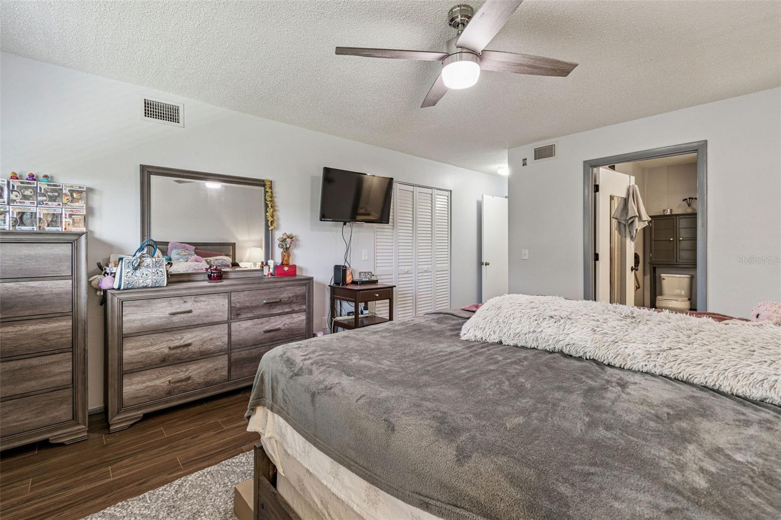 ON TOP OF THE WORLD UNIT 87 CONDO - Residential