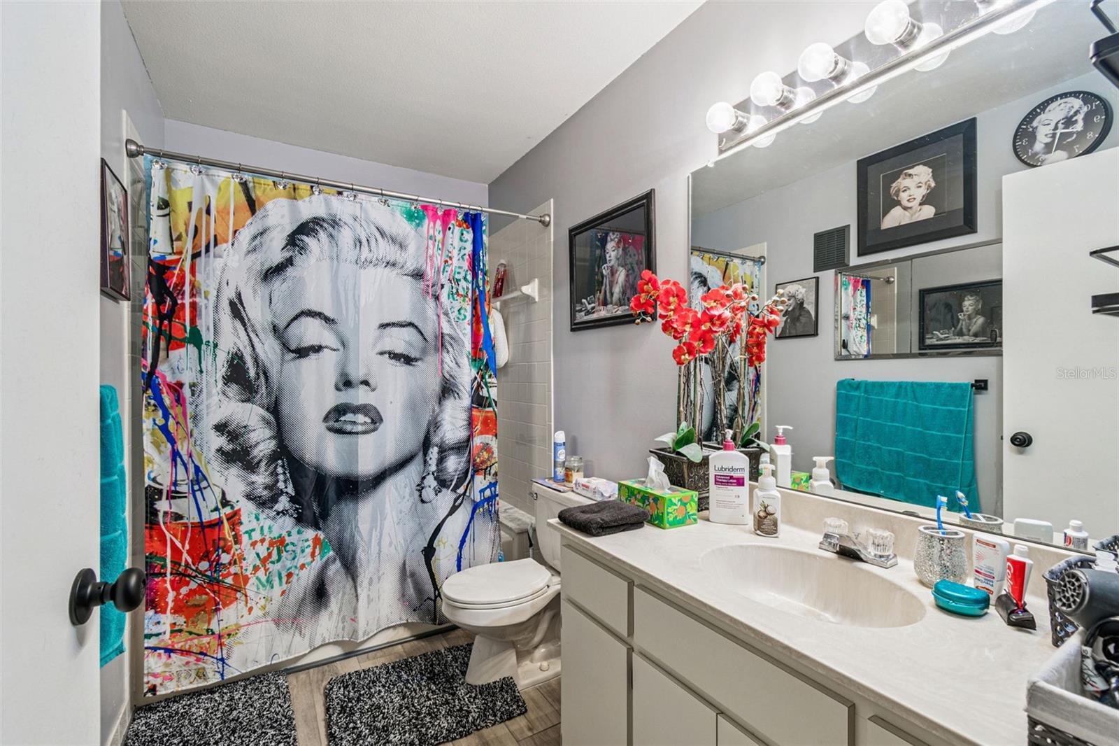 ON TOP OF THE WORLD UNIT 87 CONDO - Residential