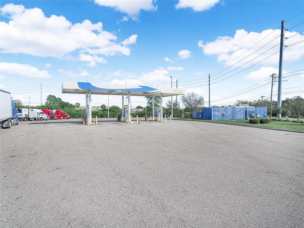 Photo of 5030 Madison Avenue, Tampa, FL 33619 (MLS # P4937477)