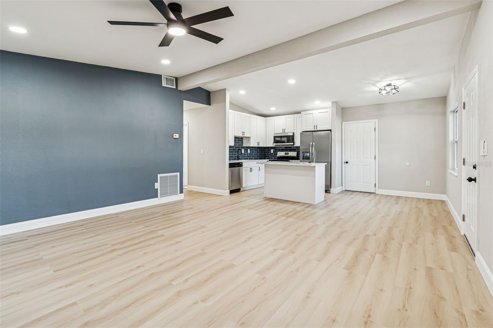 LAKE MORLEY TERRACE ESTATES UN 1 - Residential