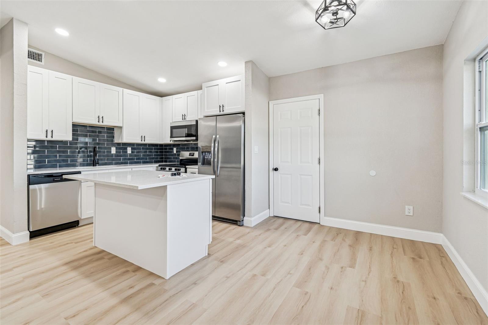 LAKE MORLEY TERRACE ESTATES UN 1 - Residential