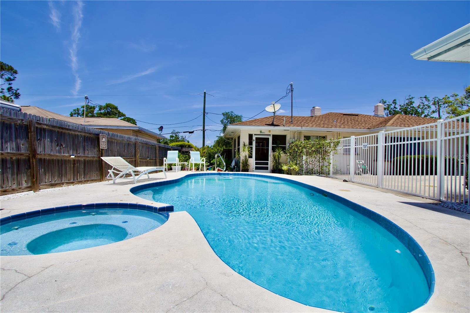 411 PLEASANT STREET