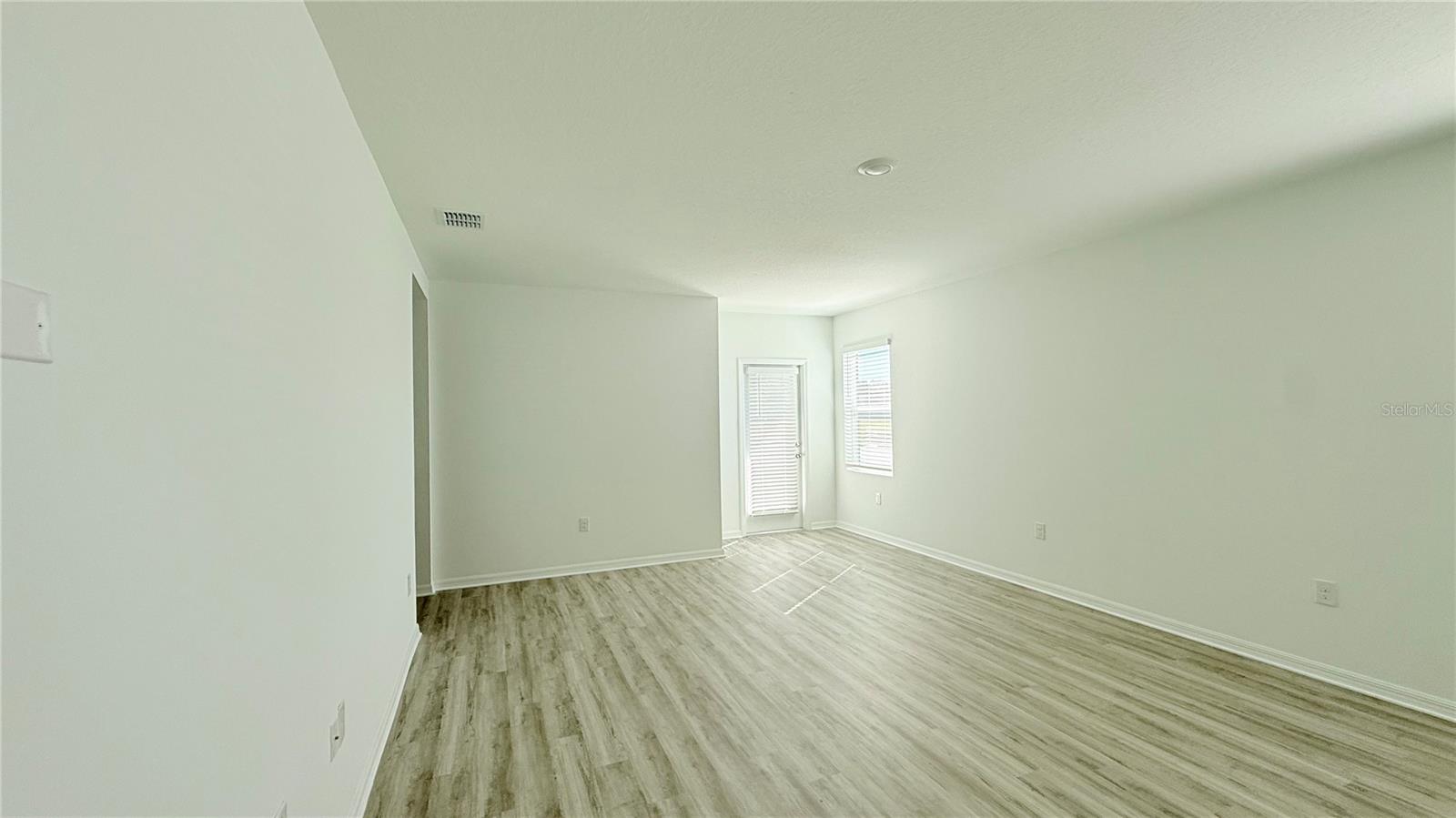 LAKE DEER ESTATES - Residential Lease