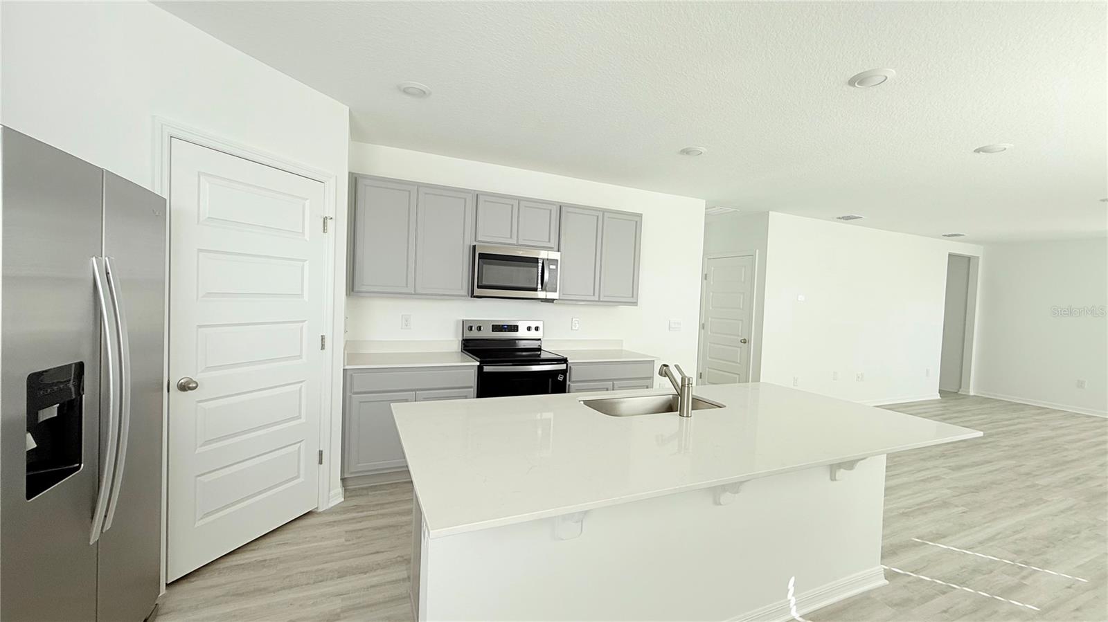 LAKE DEER ESTATES - Residential Lease