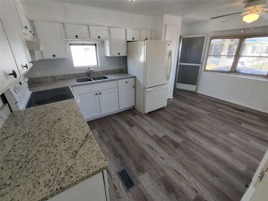 Photo of 900 E Hamilton Street #142, Palmetto, FL 34221 (MLS # A4670961)