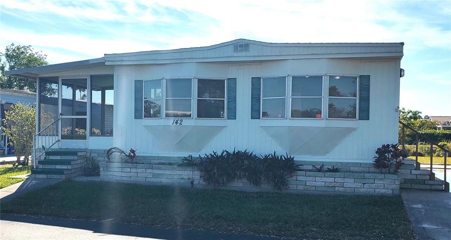 Adult only Colonial Manor MHP unit 142 remodeled 2 BR 1 1/2Bath MFG Home in Palmetto 900 9th Ave E Hamilton Unit# 142 Palmetto, FL 34221 2 Bedroom | 1.5 Bath | 1000 sq ft. Adult only community centrally located in Palmetto close to downtown Bradenton in the Colonial Manor mobile home park unit 142. Newly remodeled two bedroom one and a half bath. Central air and heat system. New granite countertops and double stainless steel sink and Faucet. New Water Heater. Nice bathroom Vanities and new toilets, Bay windows, new flooring, new paint, washer and dryer laundry room in clubhouse, and big backyard. Blinds on all windows. Screened in porch. Only emotional support animals are allowed.