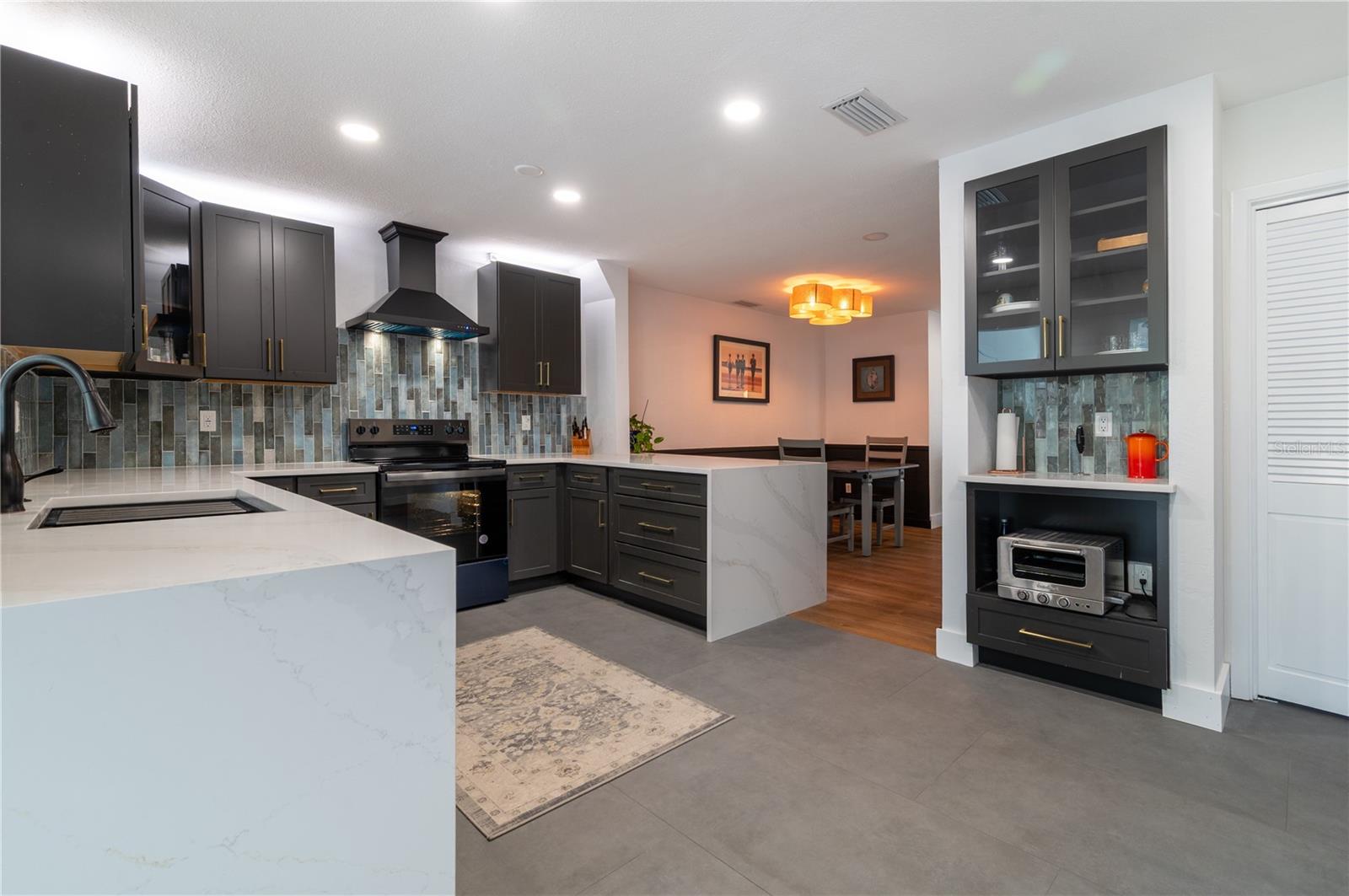 EDEN ISLE CONDO OF ST PETERSBURG - Residential