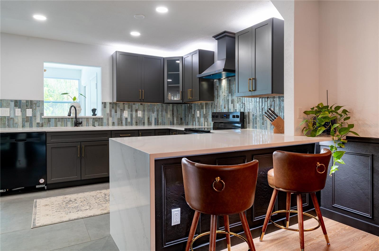 EDEN ISLE CONDO OF ST PETERSBURG - Residential