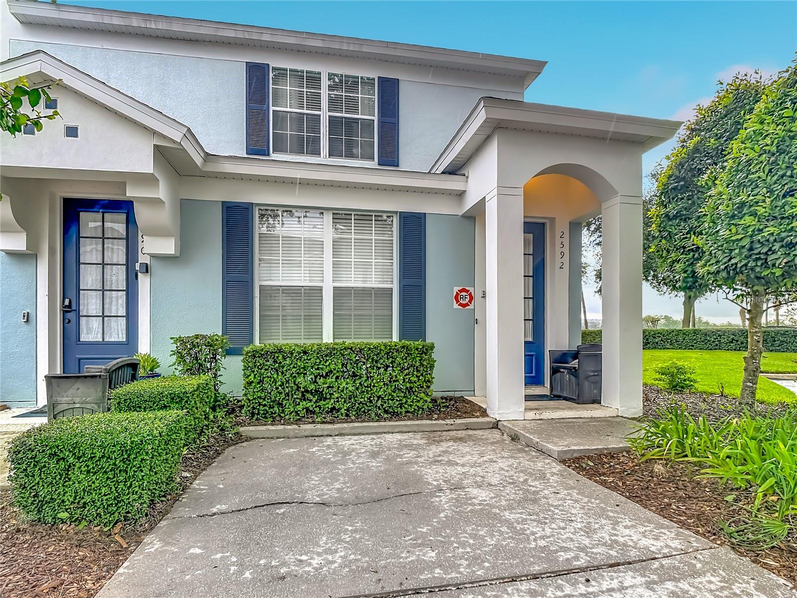 2592 MANESHAW LANE