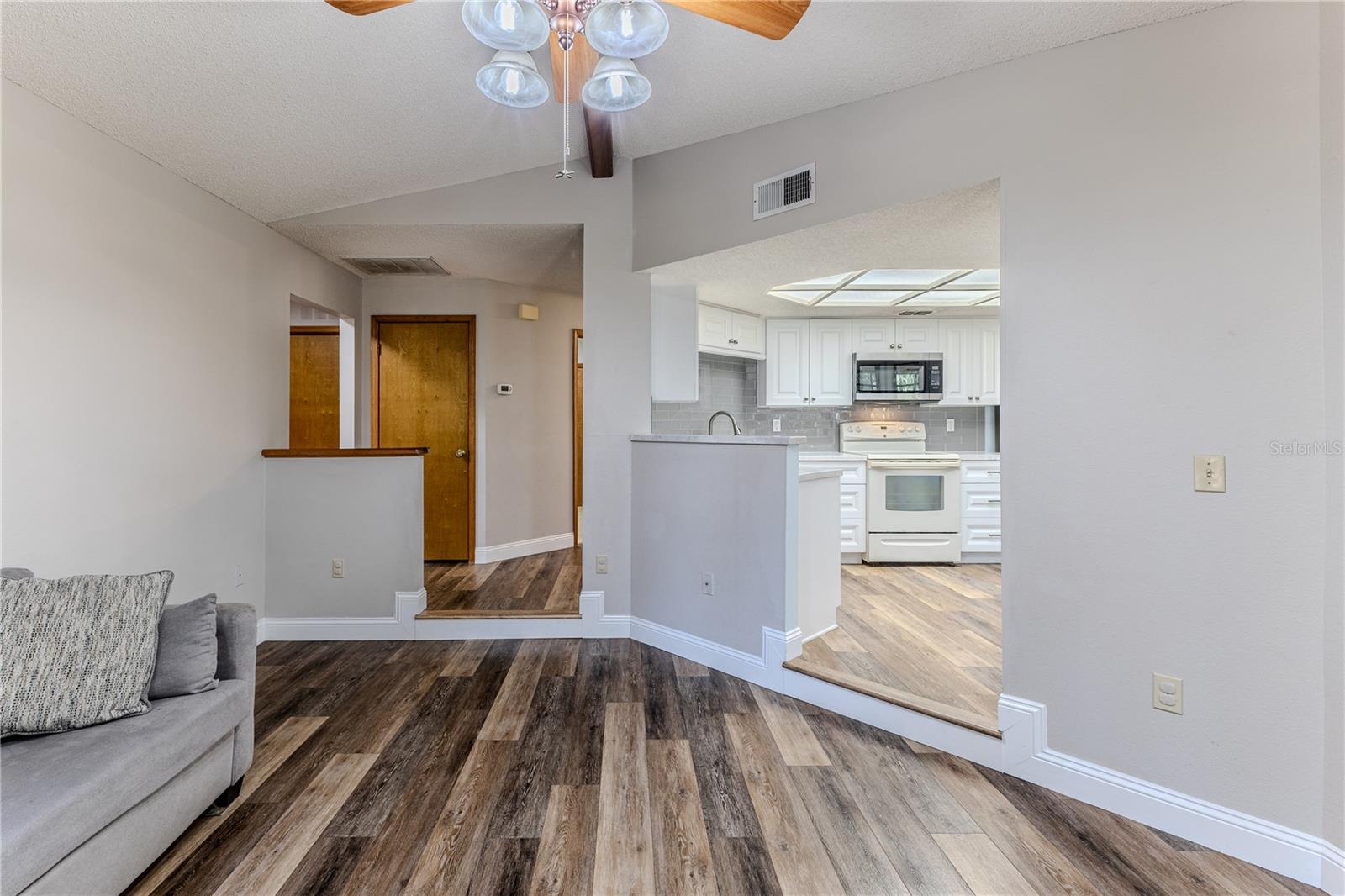 SPRING HILL - Residential