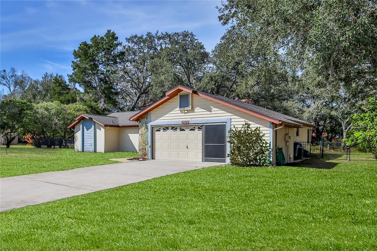 SPRING HILL - Residential