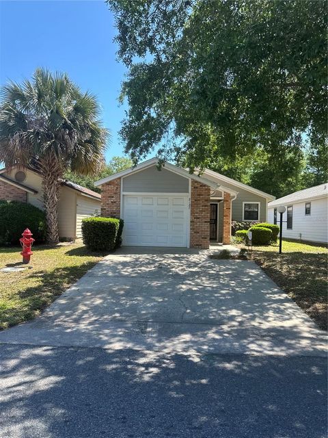 Photo of 2127 N.E. 40th Ave, Ocala, FL 34470 (MLS # OM699658)