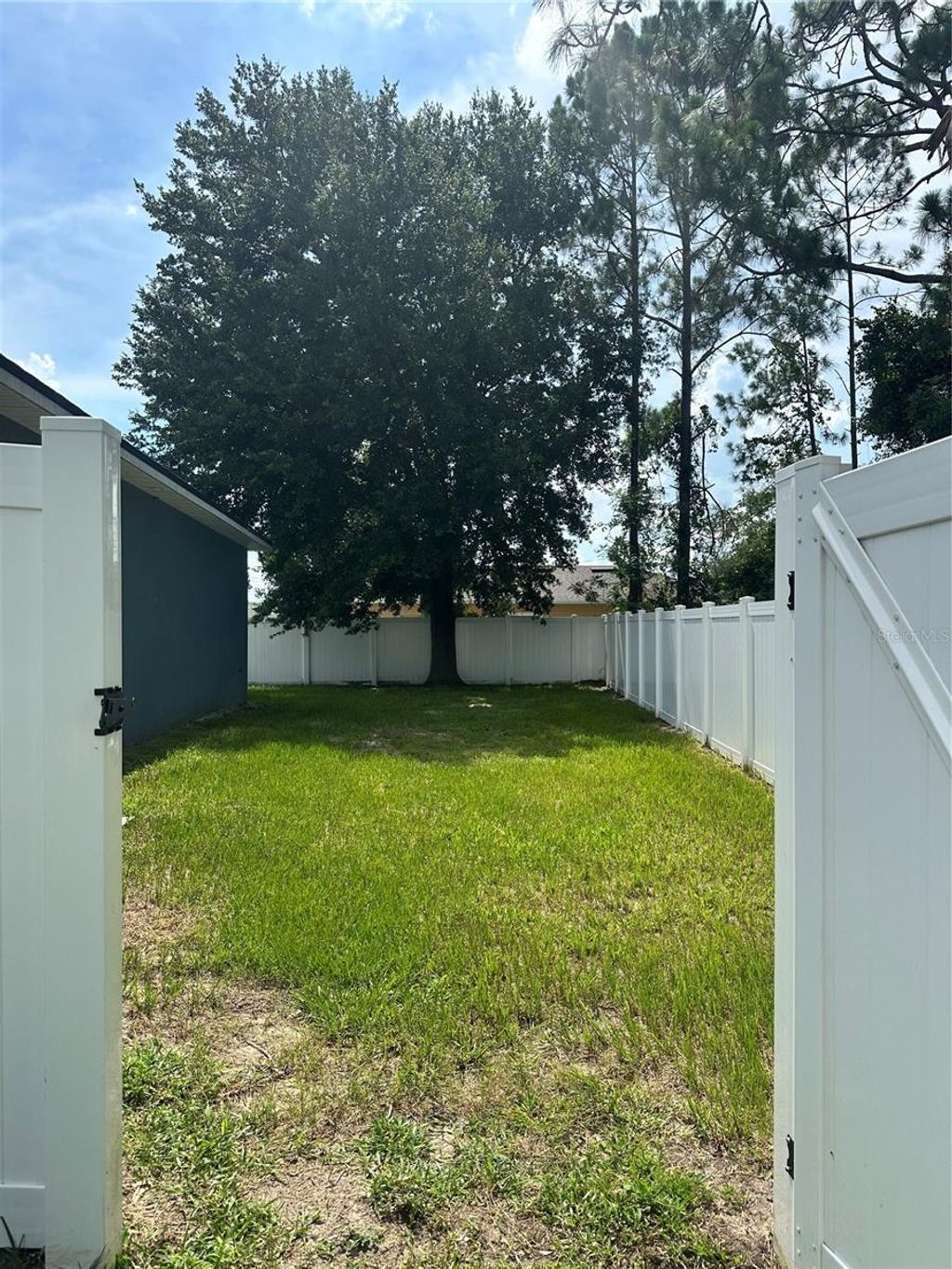 Photo of 810 Glastonbury Dr, Kissimmee, FL 34758 (MLS # S5130703)