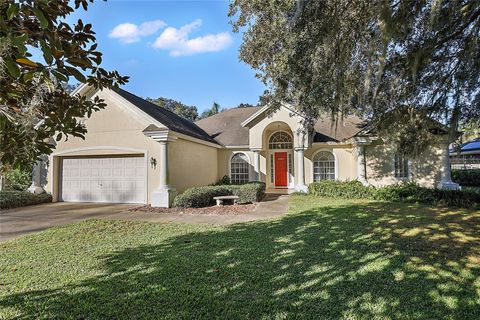 A home in EUSTIS