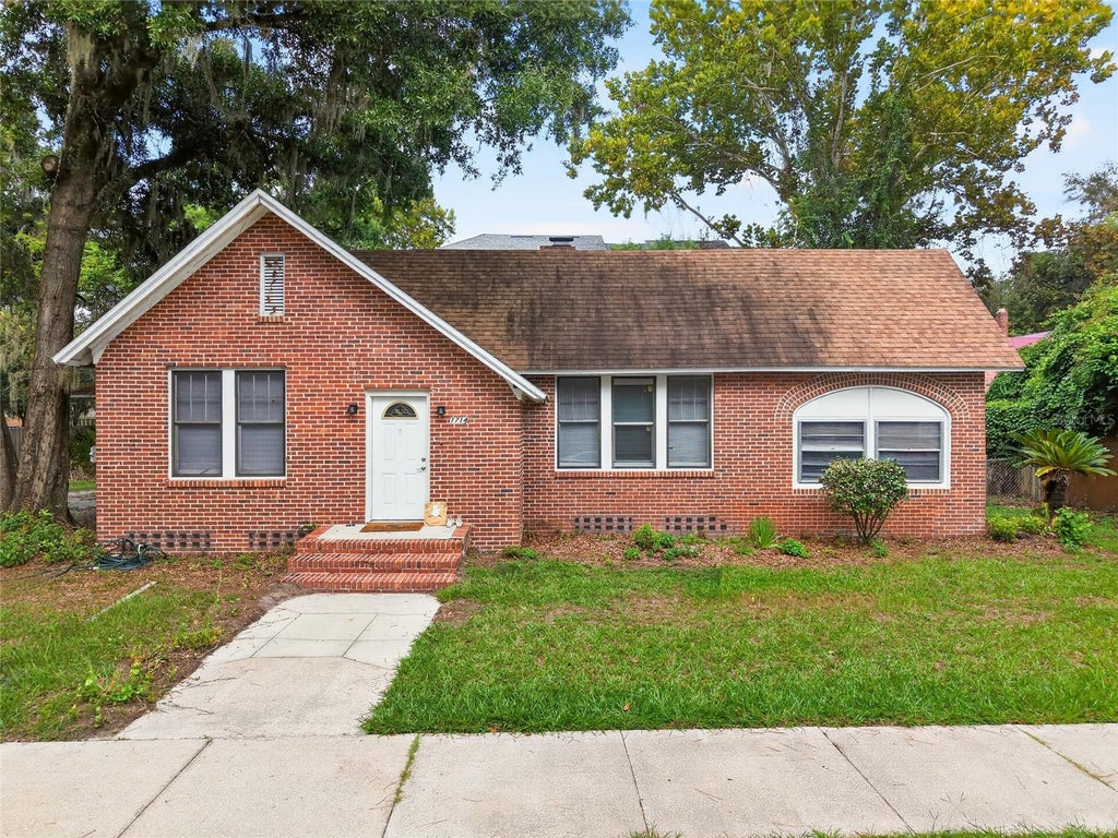 Photo of 1714 NW 3rd Place, Gainesville, FL 32603 (MLS # GC543594)
