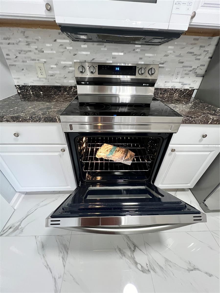 GRANDE OASIS AT CARROLLWOOD - Residential