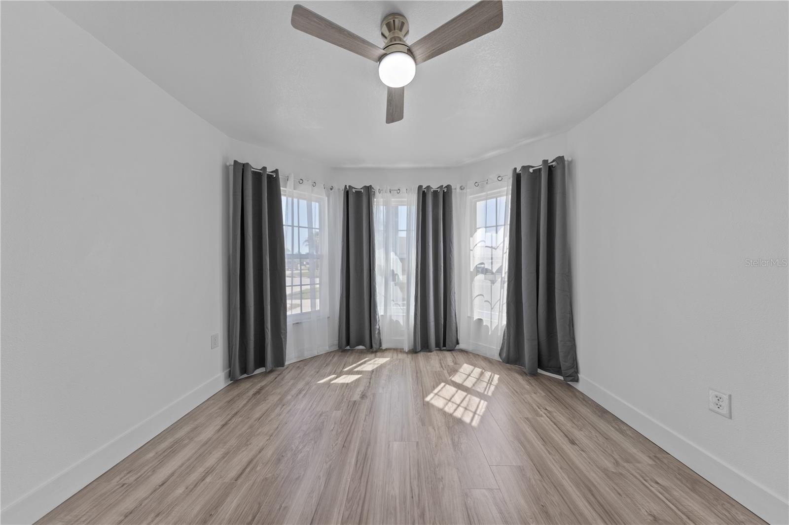 ROYAL PALMS PH 02 - Residential