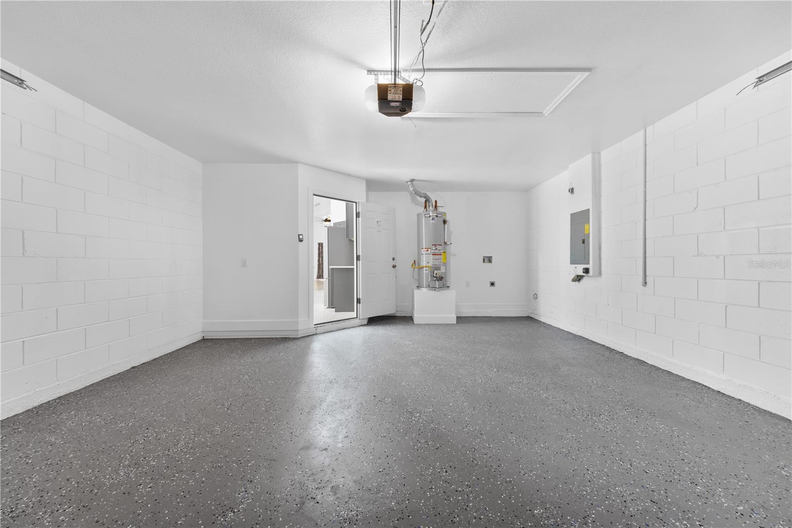 ROYAL PALMS PH 02 - Residential