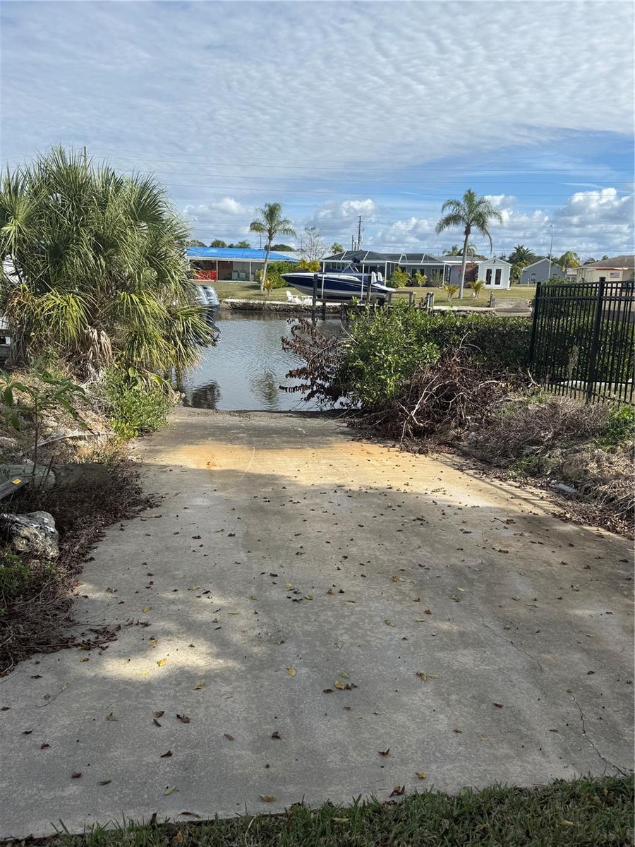 WATERFRONT ESTATES - Land