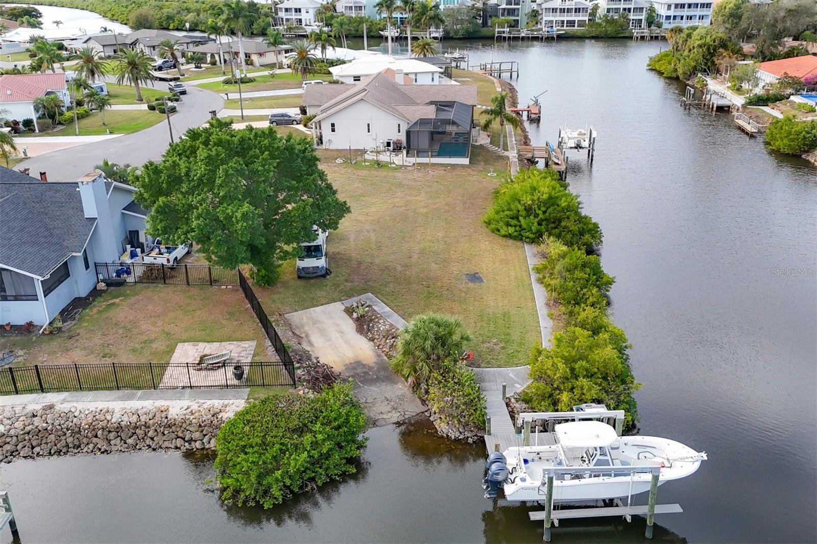 WATERFRONT ESTATES - Land