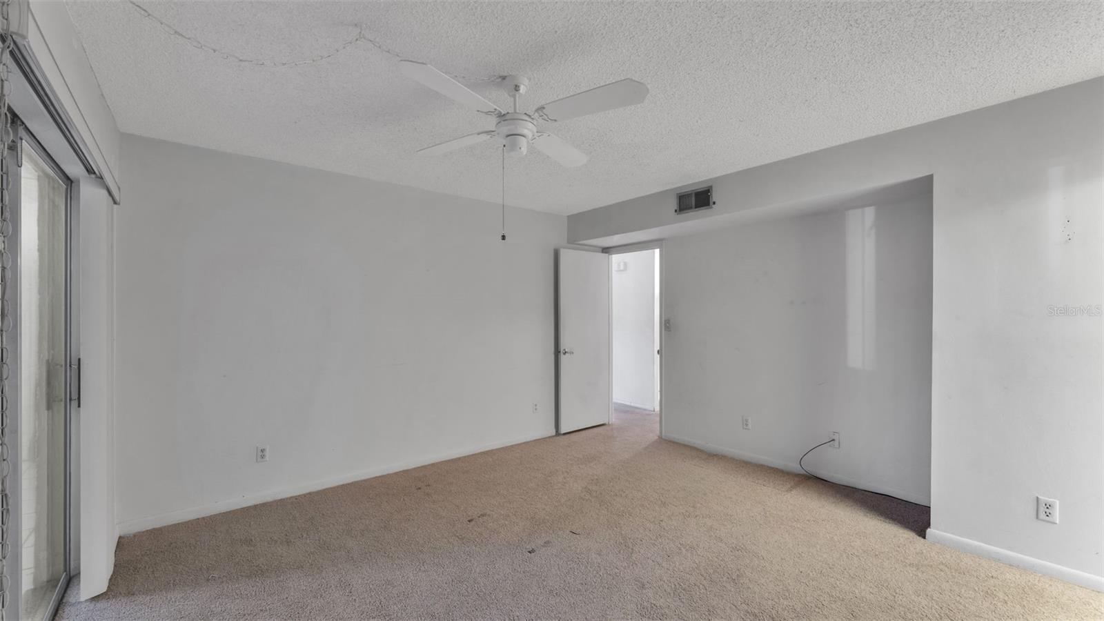 LAKESIDE VILLAGE #1 COND CB 3 PGS 17-20 - Residential