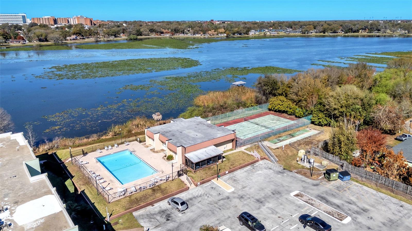 LAKESIDE VILLAGE #1 COND CB 3 PGS 17-20 - Residential