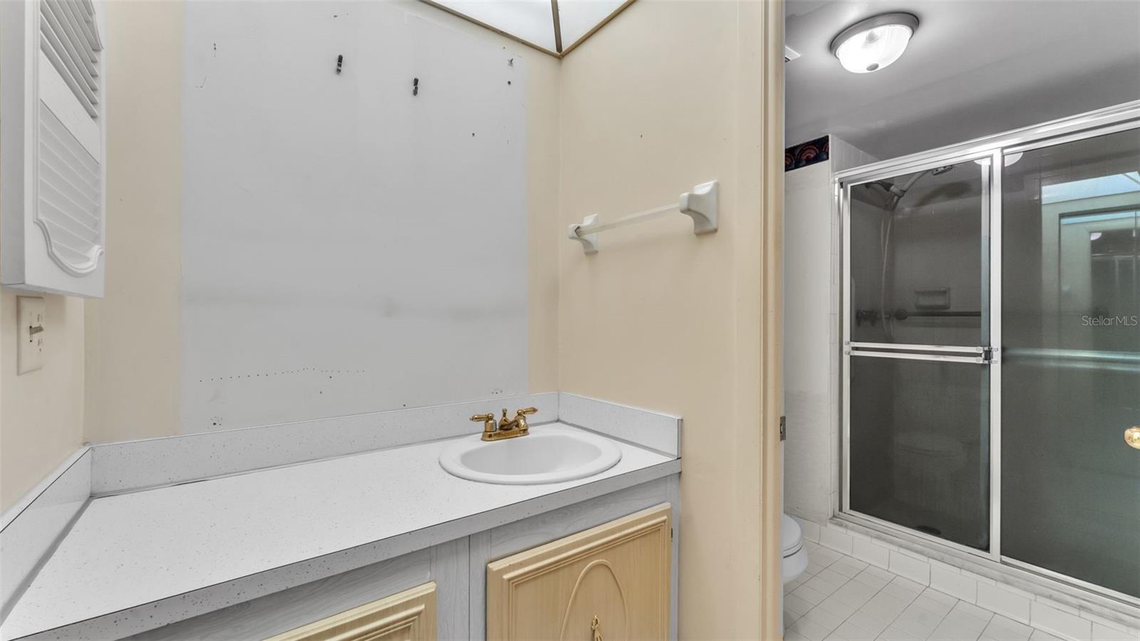 LAKESIDE VILLAGE #1 COND CB 3 PGS 17-20 - Residential