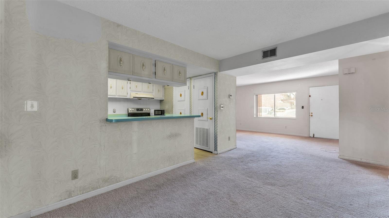 LAKESIDE VILLAGE #1 COND CB 3 PGS 17-20 - Residential