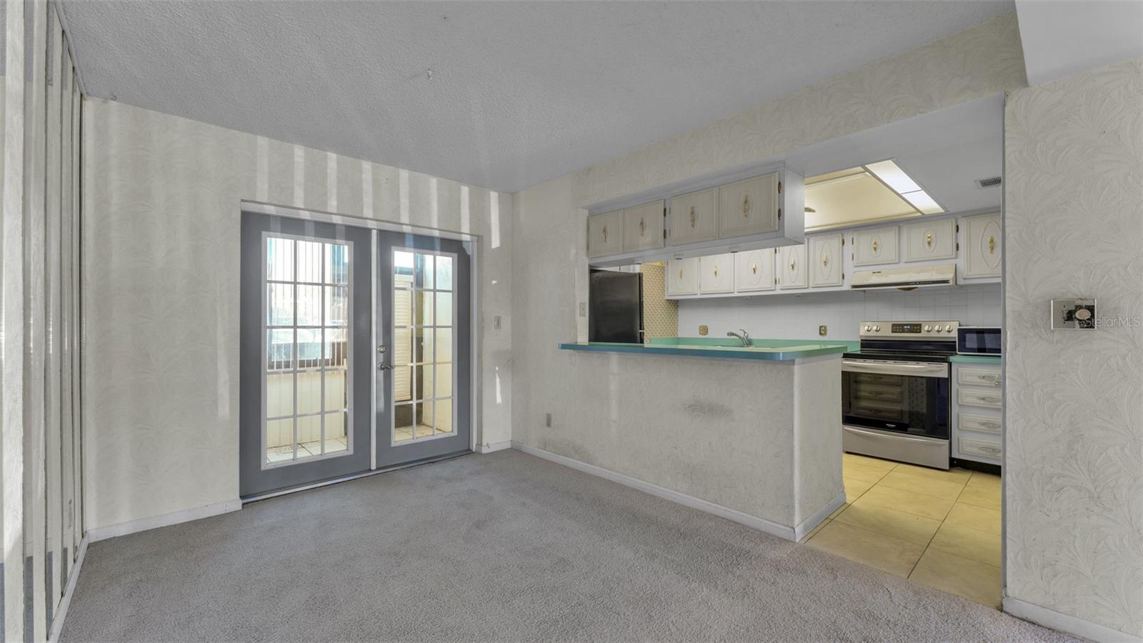 LAKESIDE VILLAGE #1 COND CB 3 PGS 17-20 - Residential