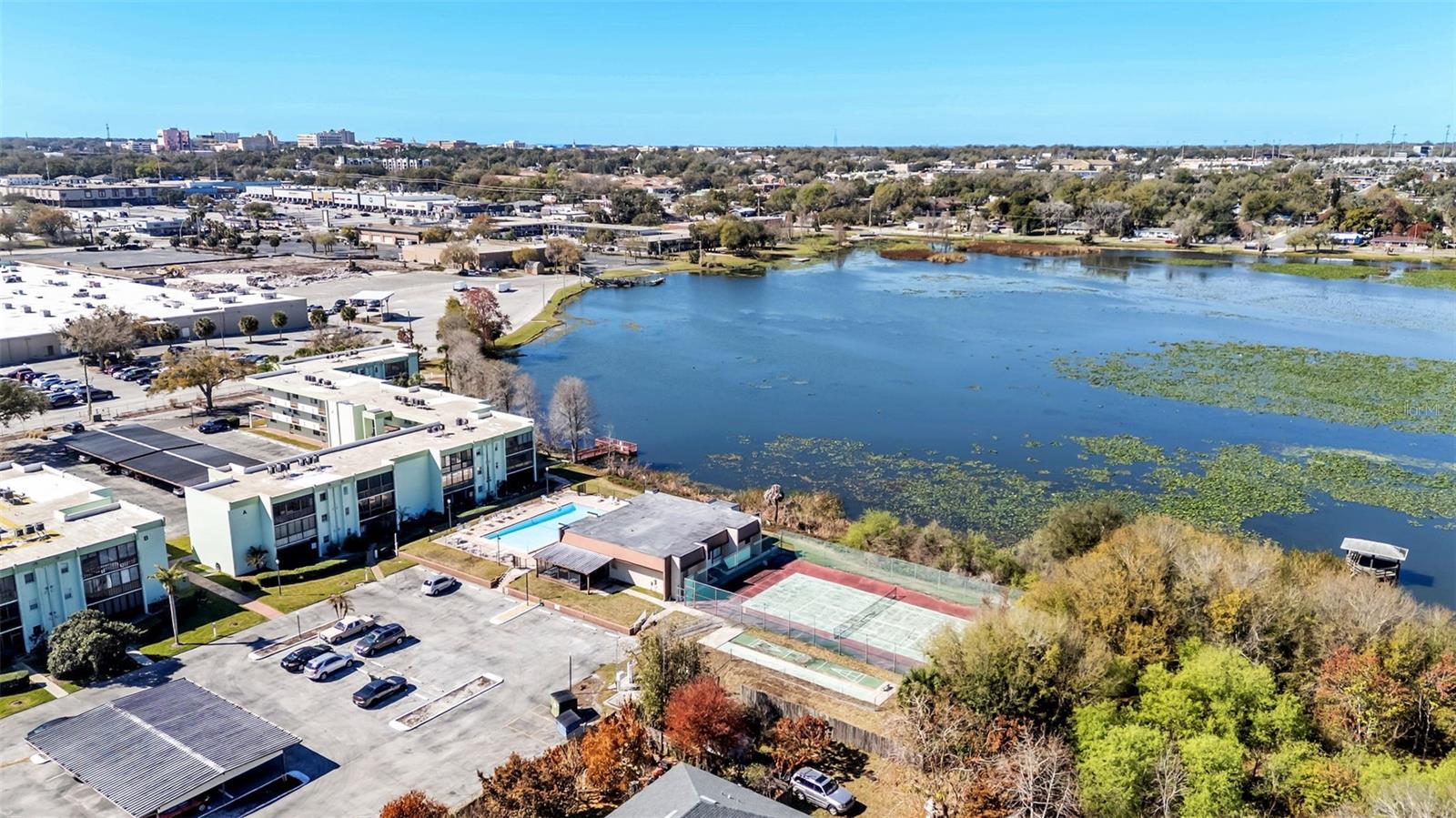 LAKESIDE VILLAGE #1 COND CB 3 PGS 17-20 - Residential