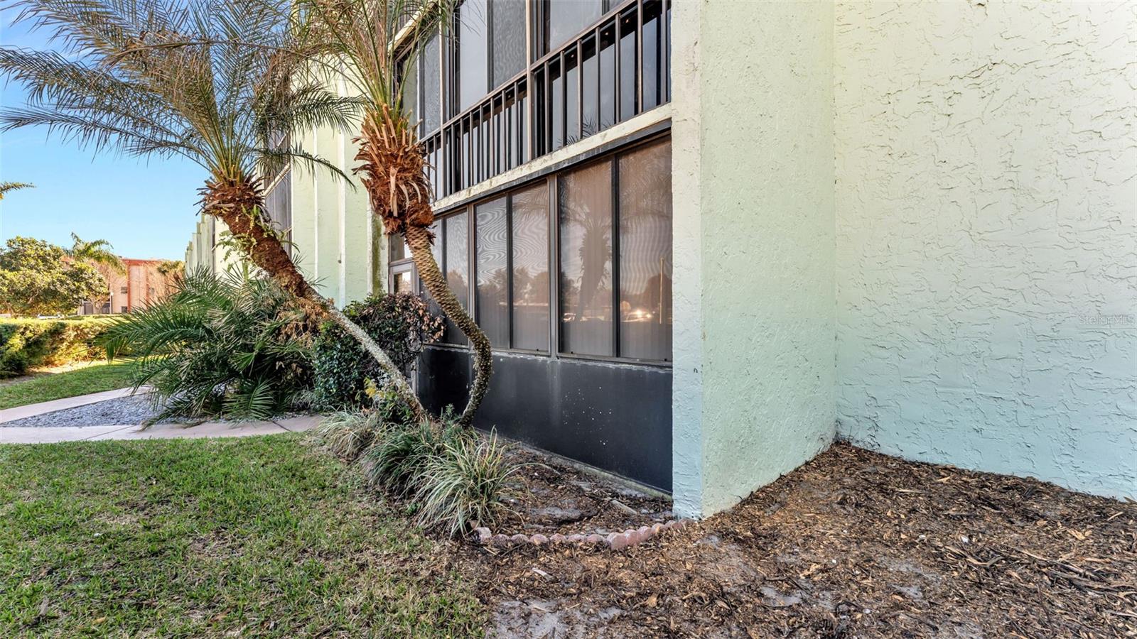 LAKESIDE VILLAGE #1 COND CB 3 PGS 17-20 - Residential