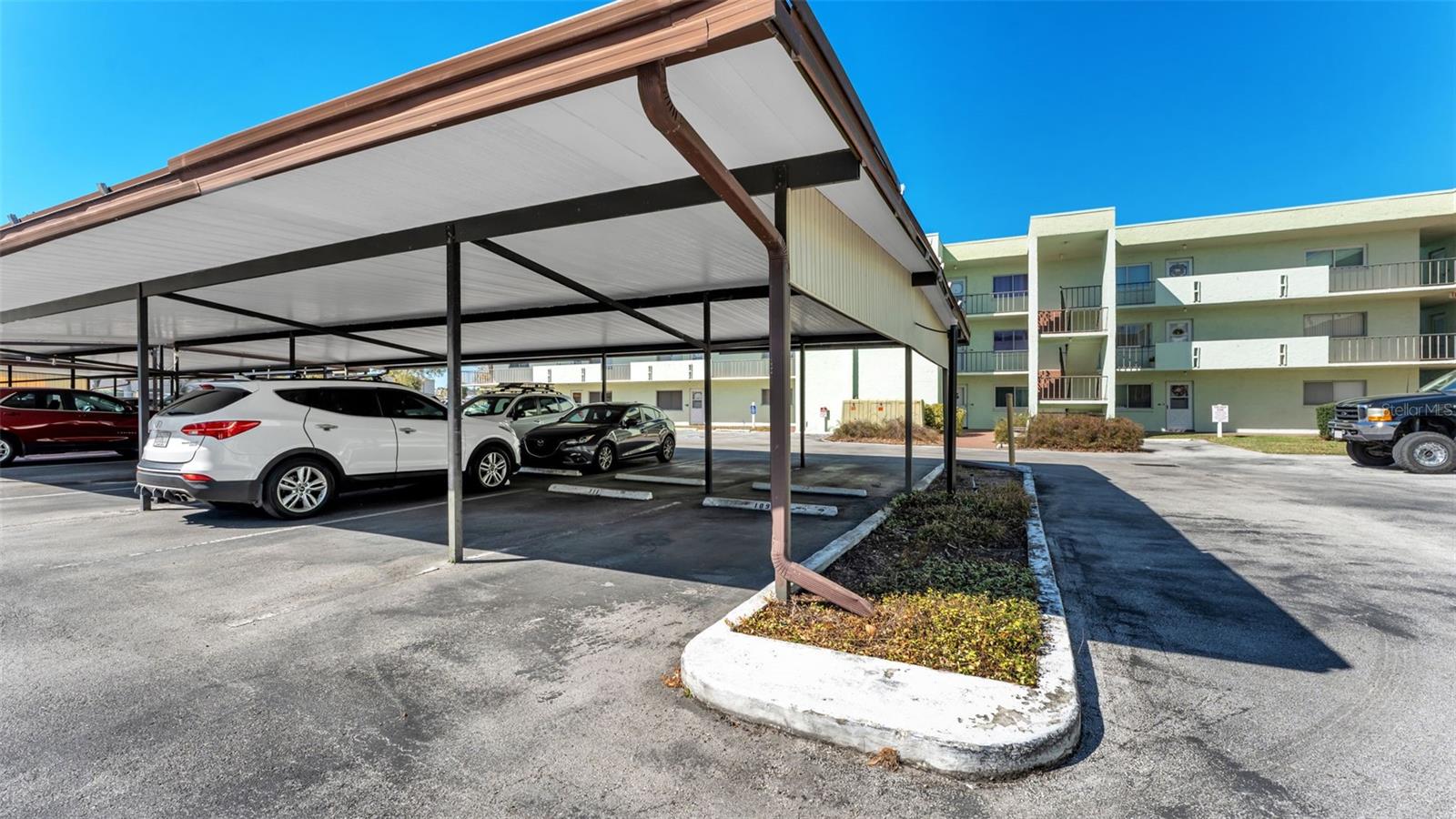 LAKESIDE VILLAGE #1 COND CB 3 PGS 17-20 - Residential