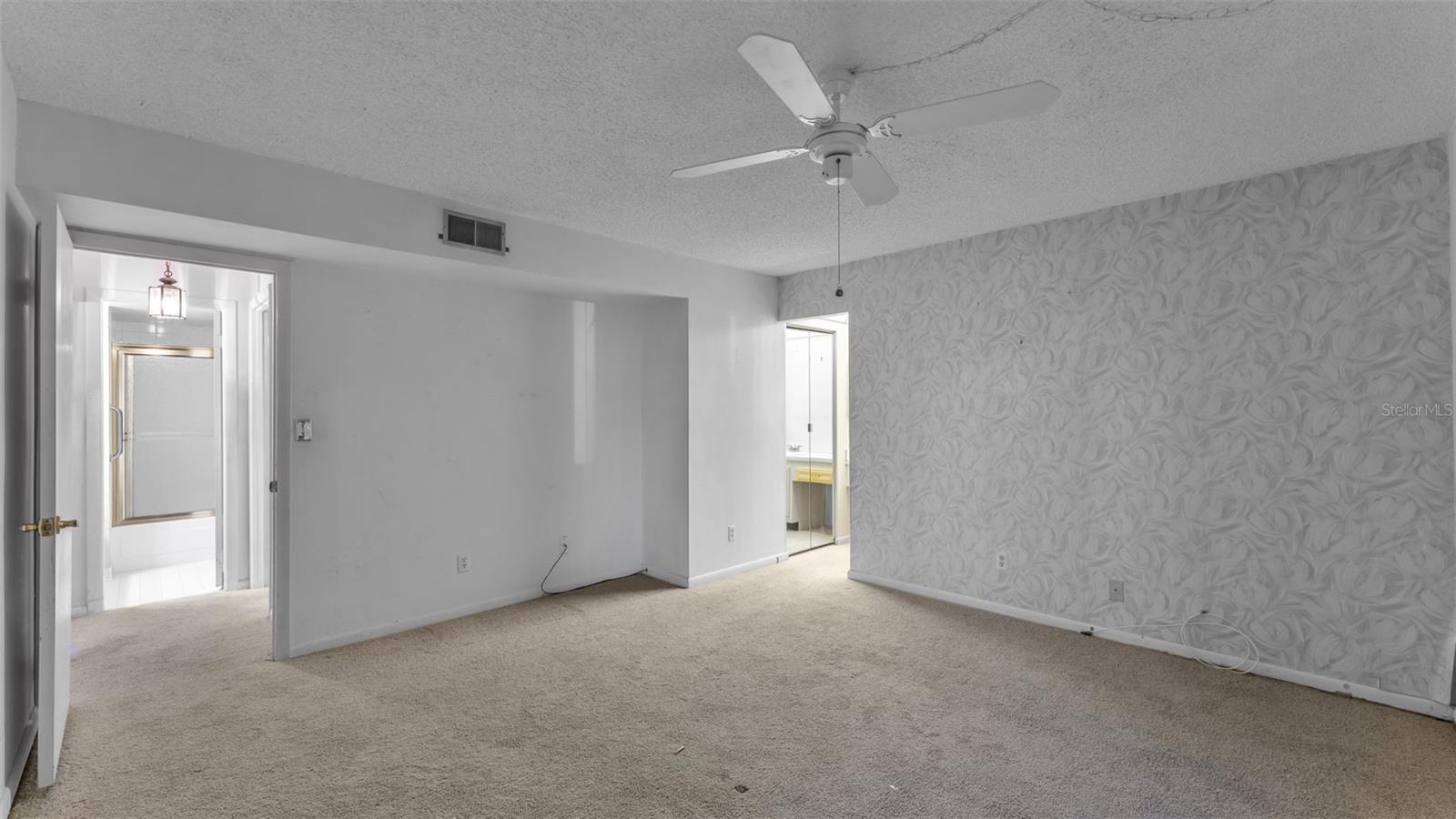 LAKESIDE VILLAGE #1 COND CB 3 PGS 17-20 - Residential