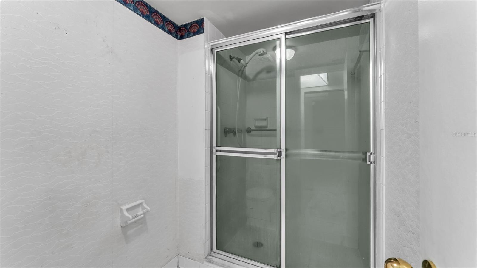 LAKESIDE VILLAGE #1 COND CB 3 PGS 17-20 - Residential