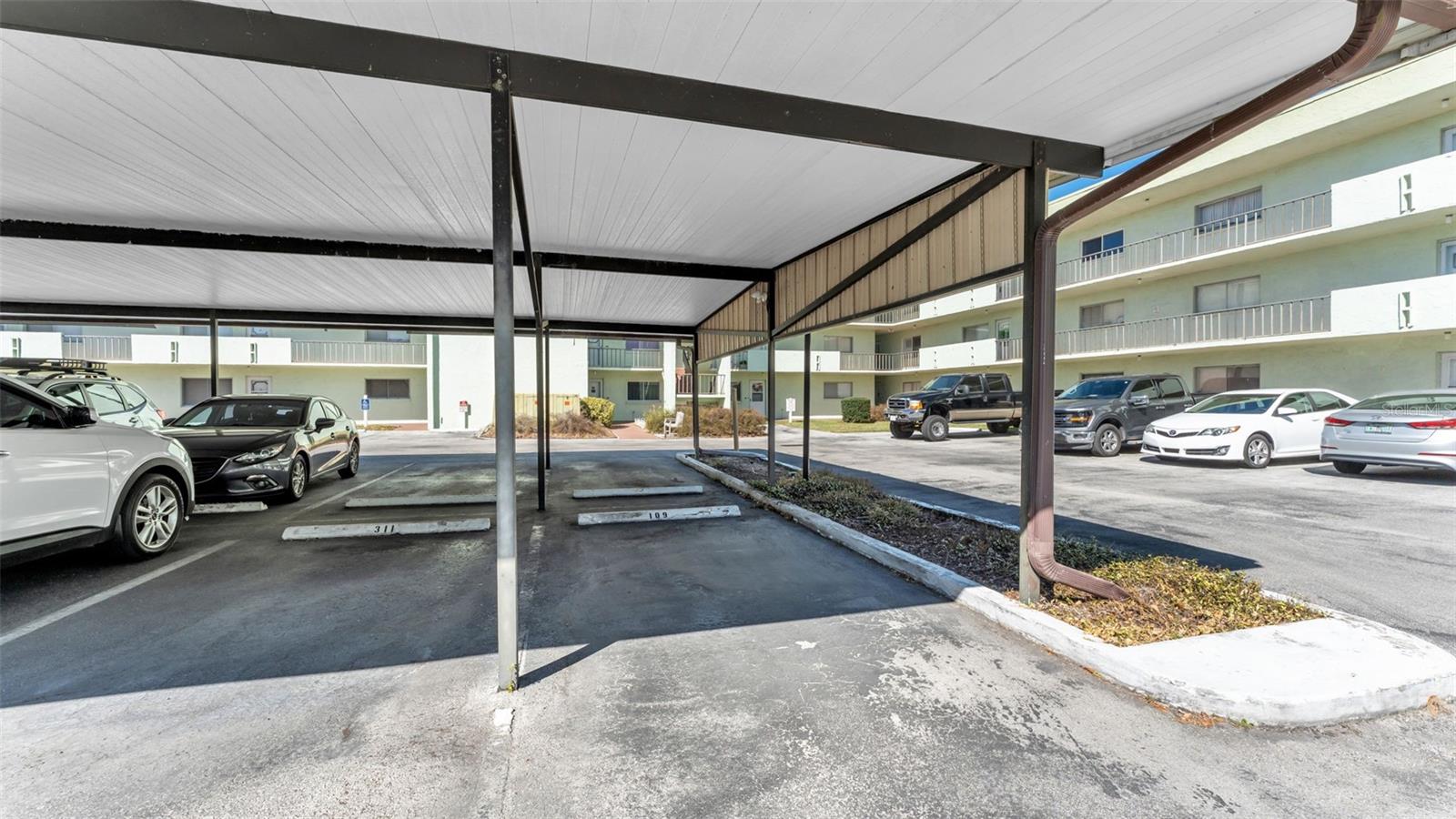 LAKESIDE VILLAGE #1 COND CB 3 PGS 17-20 - Residential