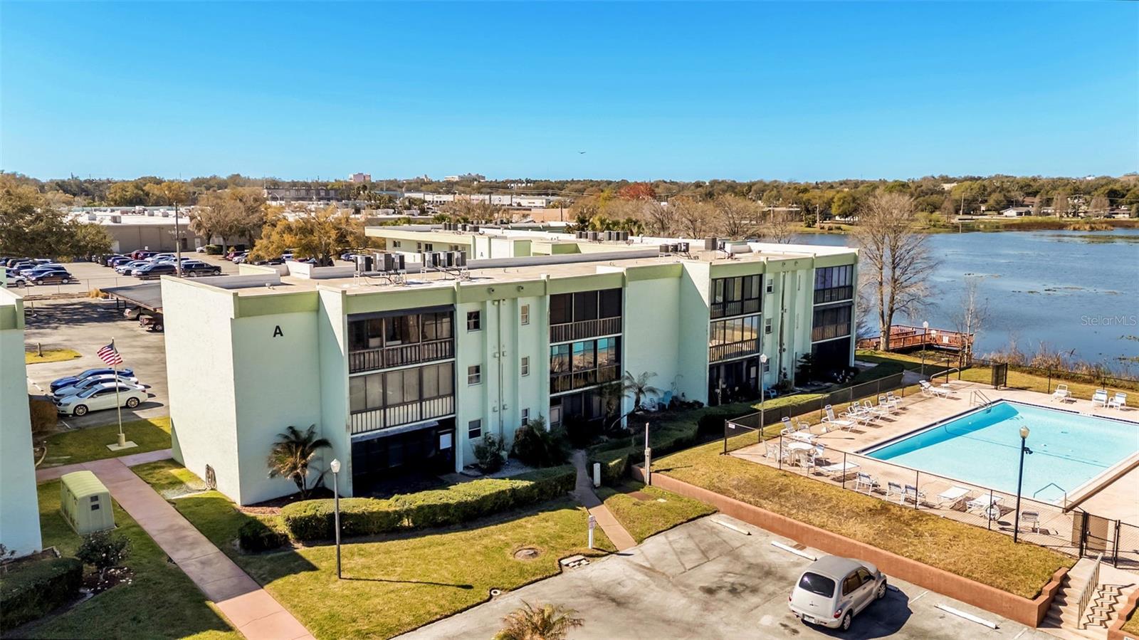 LAKESIDE VILLAGE #1 COND CB 3 PGS 17-20 - Residential