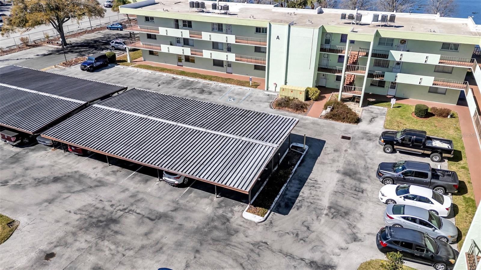 LAKESIDE VILLAGE #1 COND CB 3 PGS 17-20 - Residential