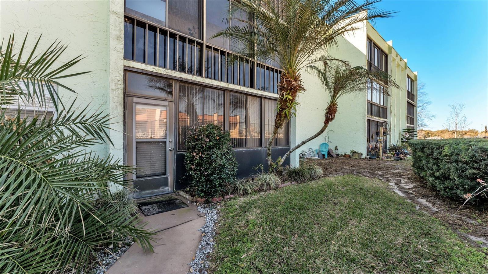 LAKESIDE VILLAGE #1 COND CB 3 PGS 17-20 - Residential