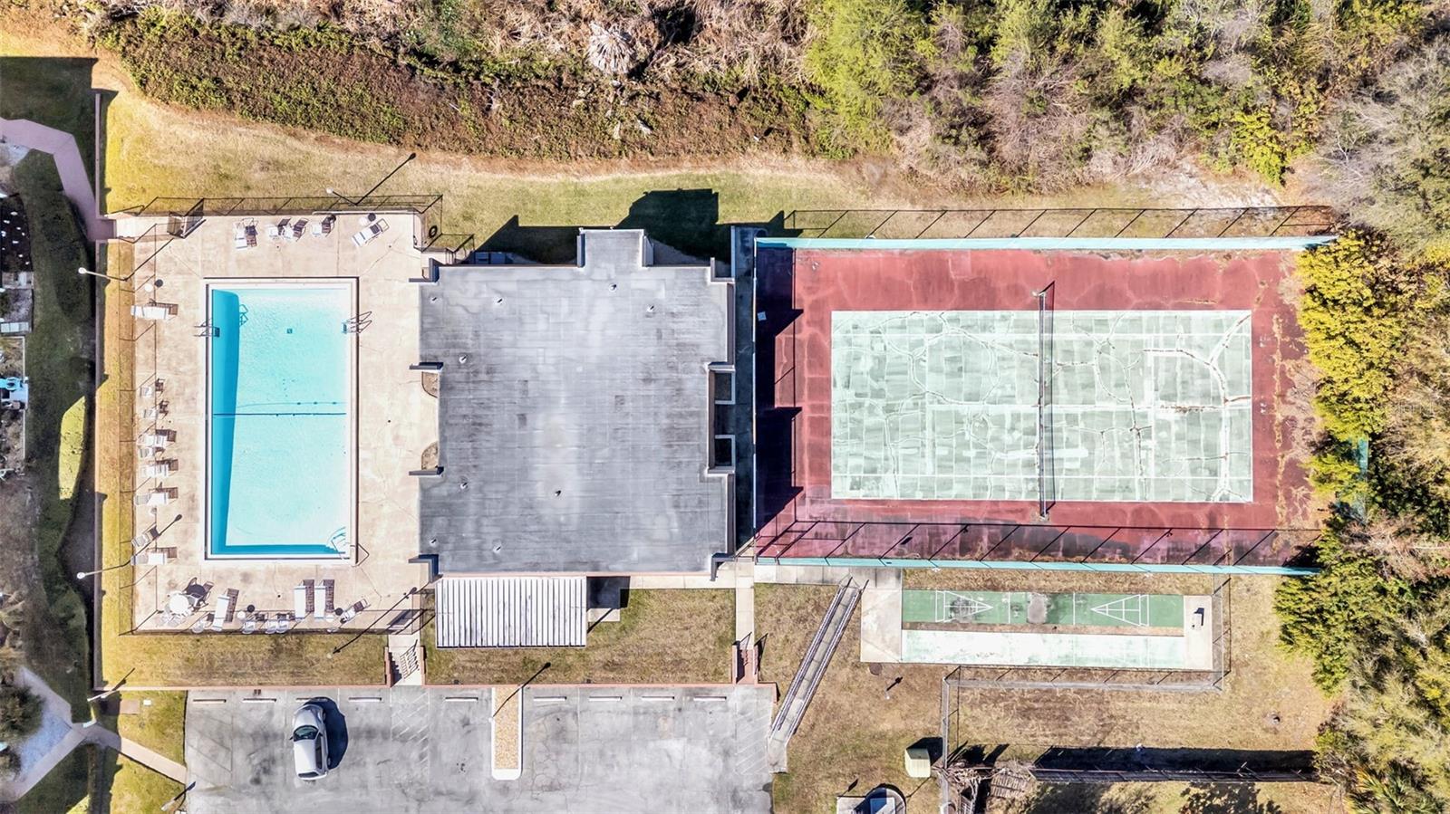 LAKESIDE VILLAGE #1 COND CB 3 PGS 17-20 - Residential