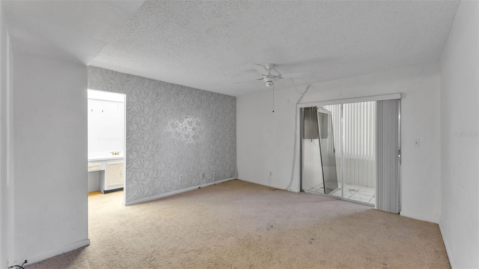 LAKESIDE VILLAGE #1 COND CB 3 PGS 17-20 - Residential