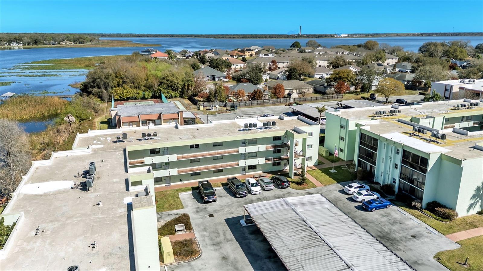 LAKESIDE VILLAGE #1 COND CB 3 PGS 17-20 - Residential