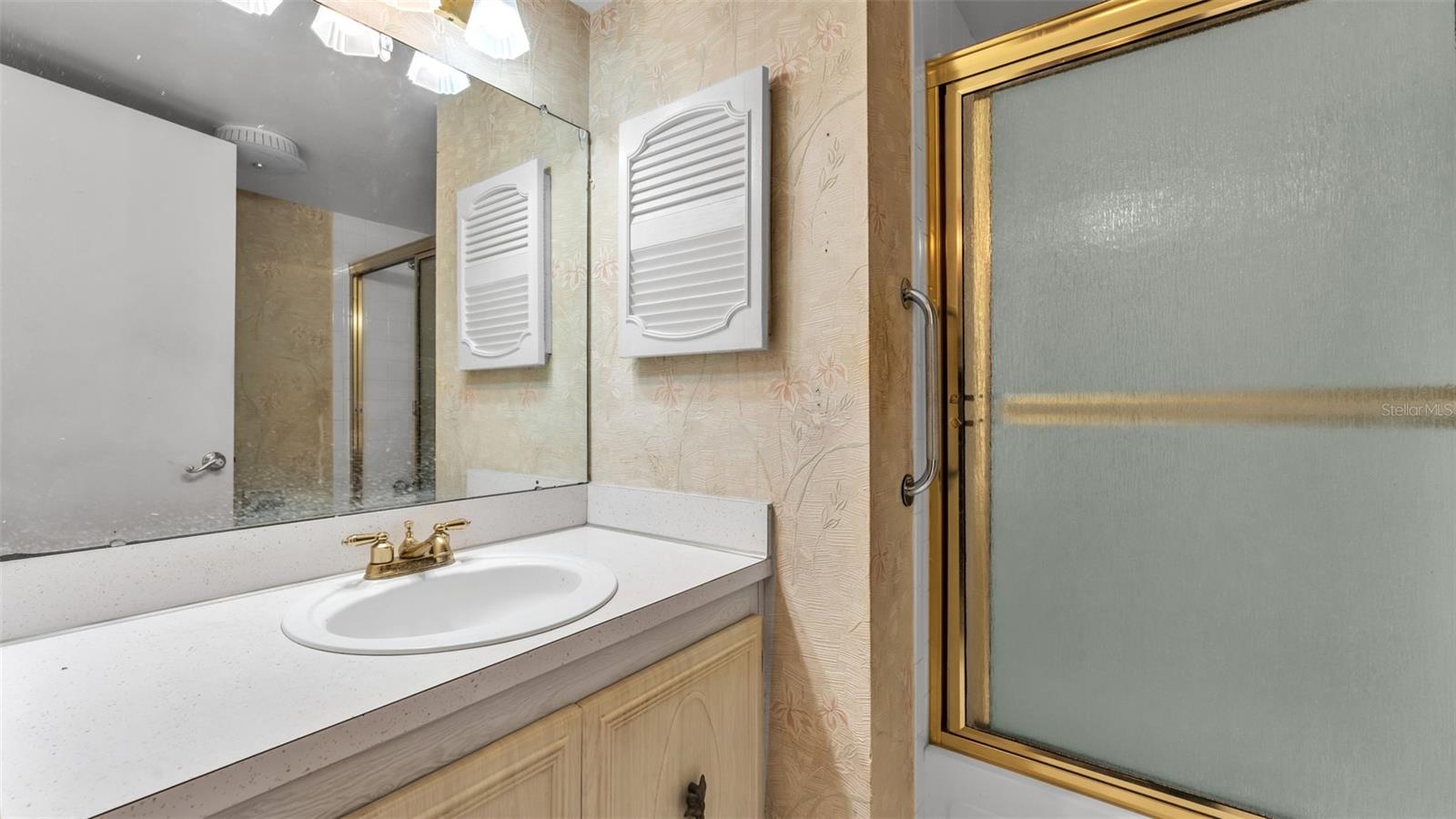 LAKESIDE VILLAGE #1 COND CB 3 PGS 17-20 - Residential