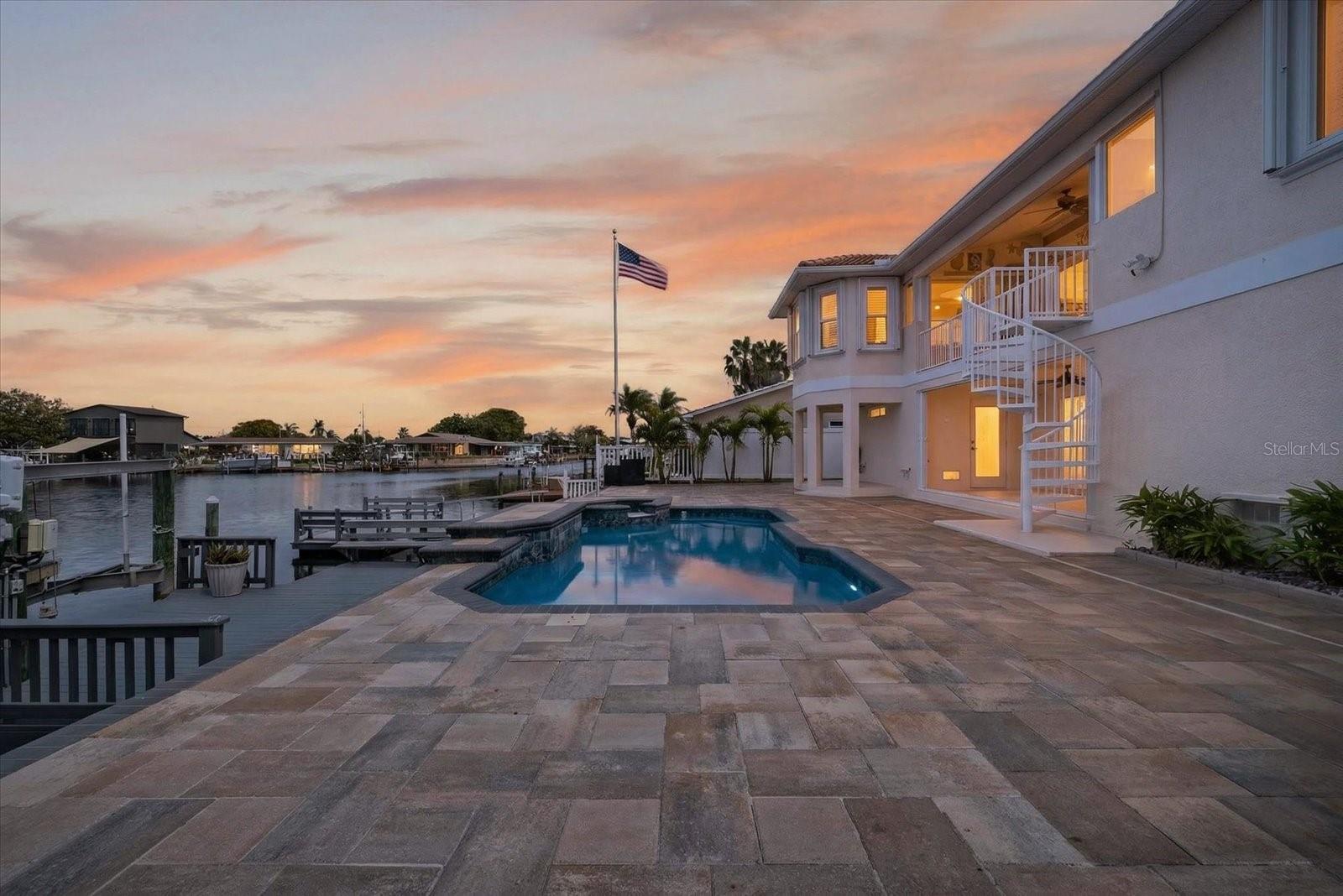 FLOR A MAR - Residential