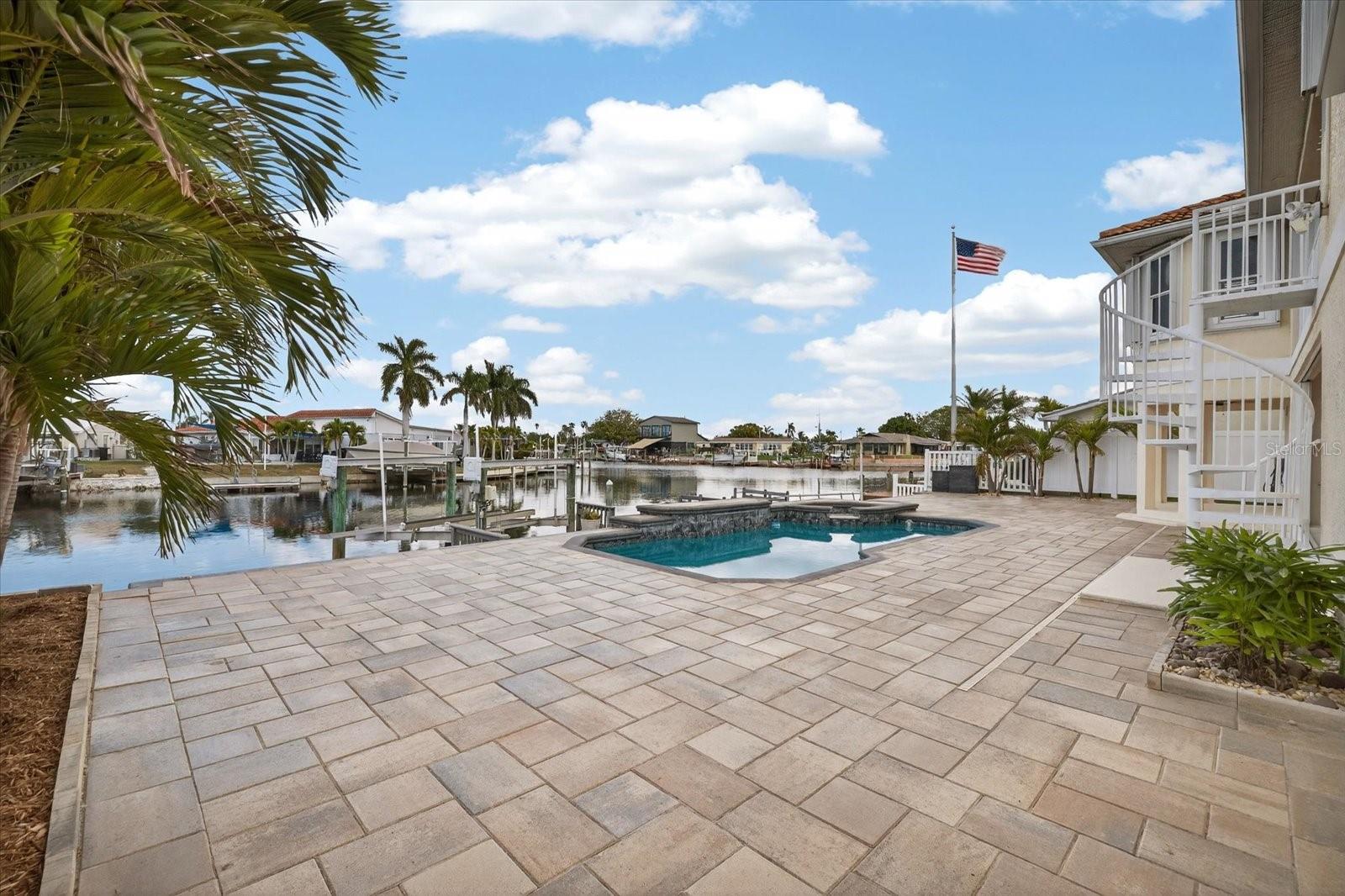 FLOR A MAR - Residential