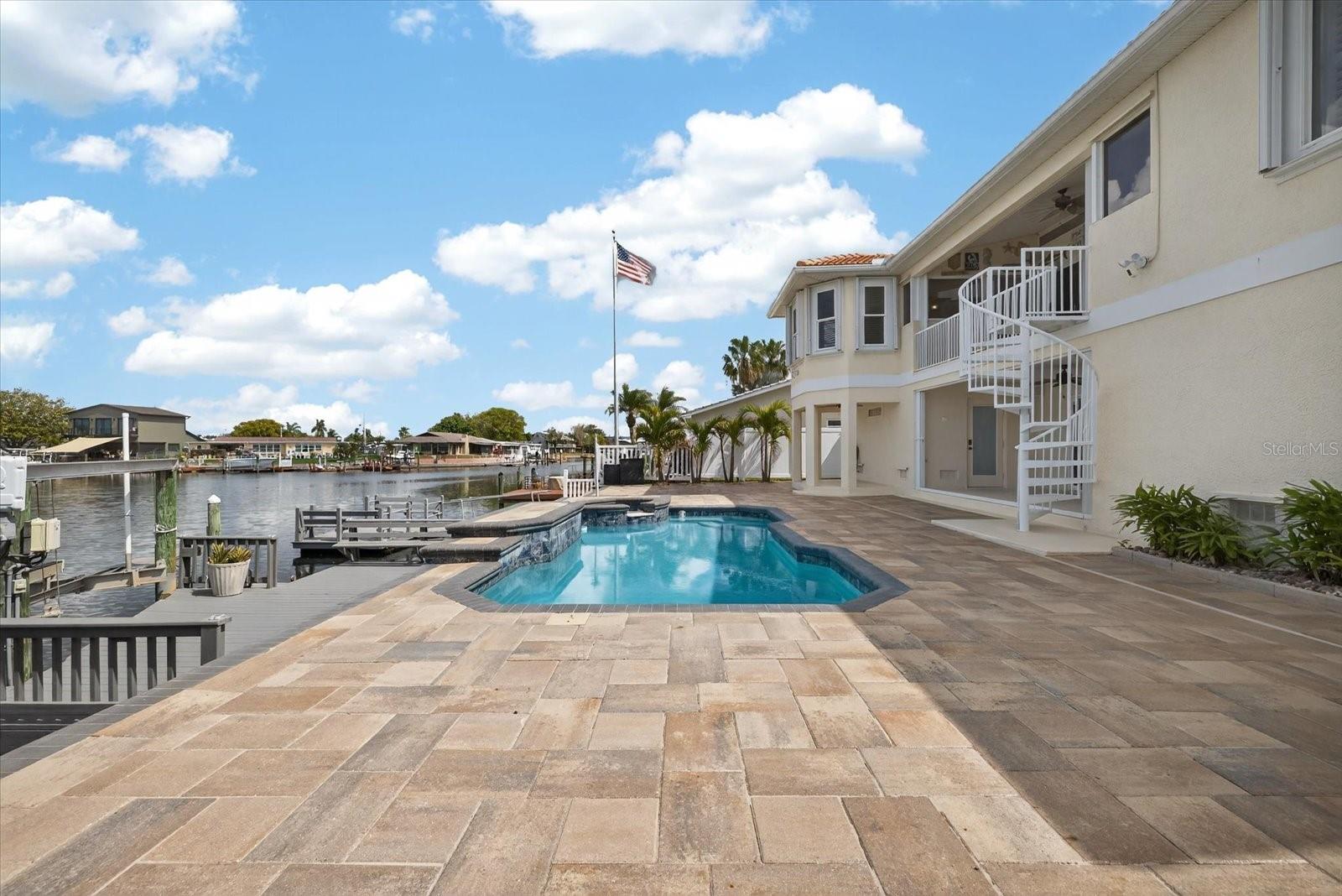 FLOR A MAR - Residential