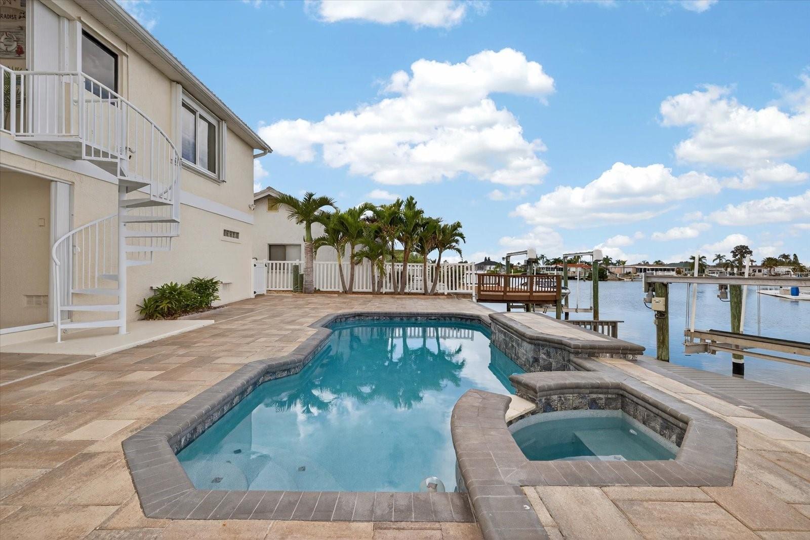 FLOR A MAR - Residential