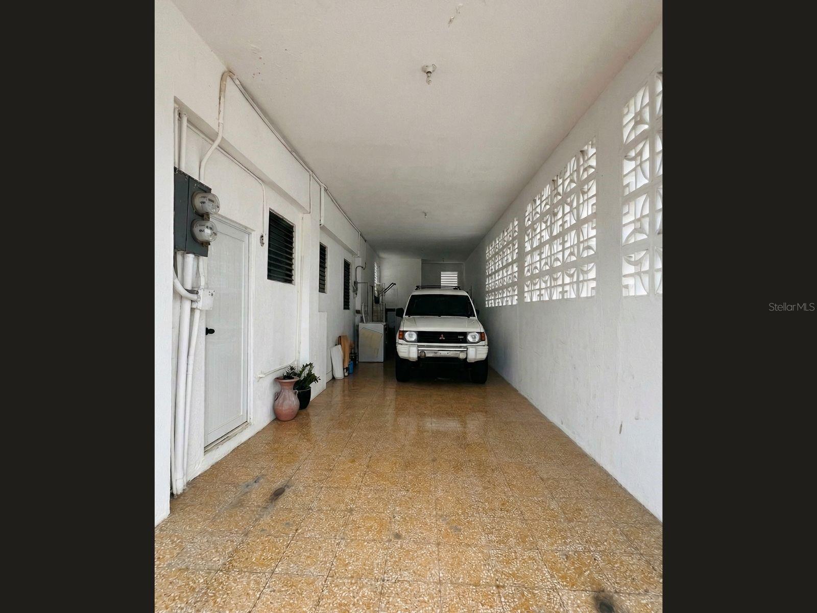 COUNTRY CLUB - Residential Income