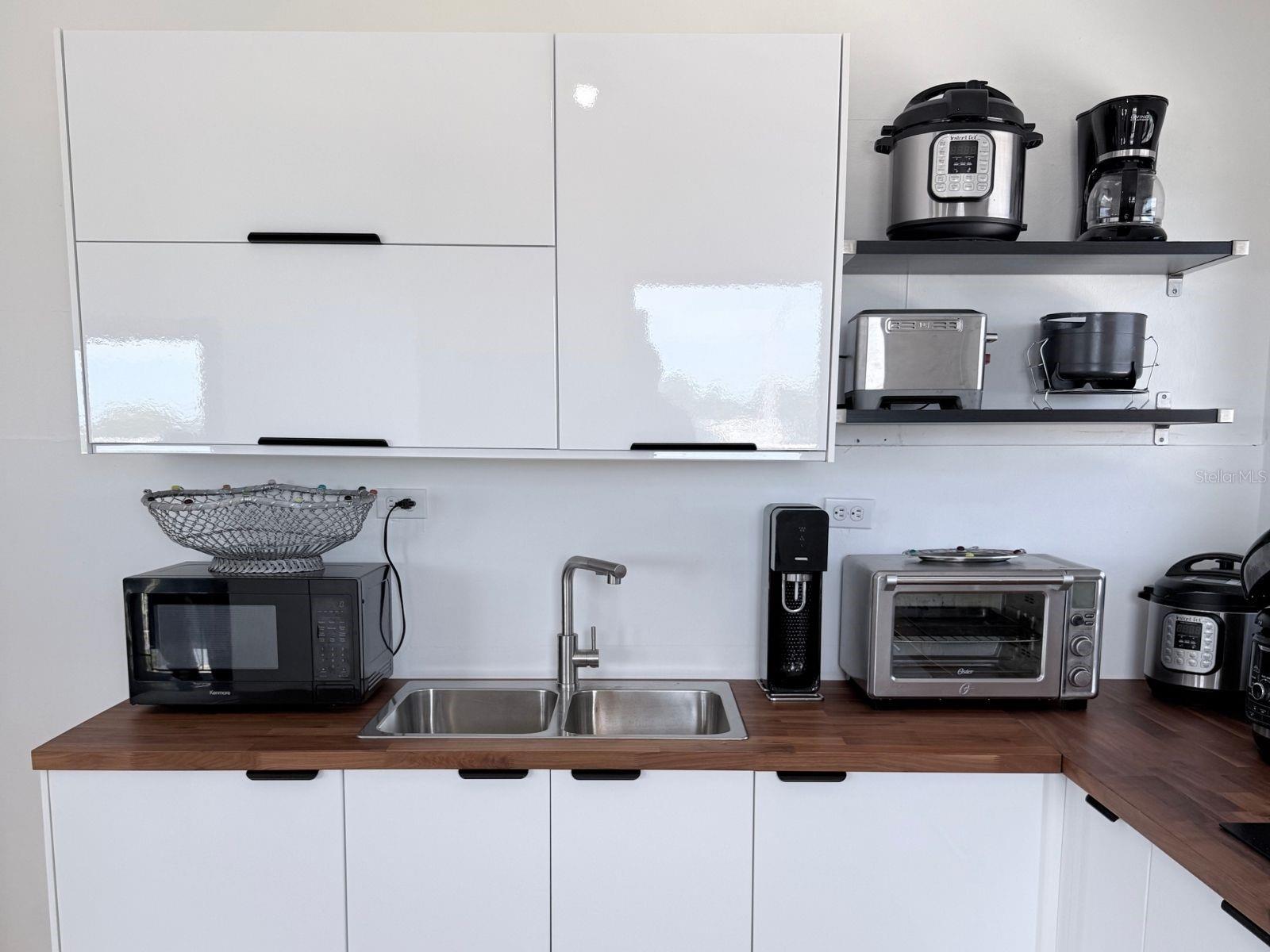 COUNTRY CLUB - Residential Income