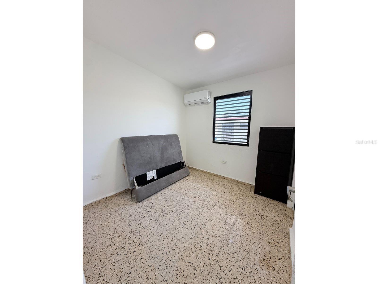 COUNTRY CLUB - Residential Income